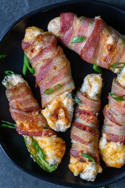PHOTO: Air fryer jalapeno poppers. (Momsdish)