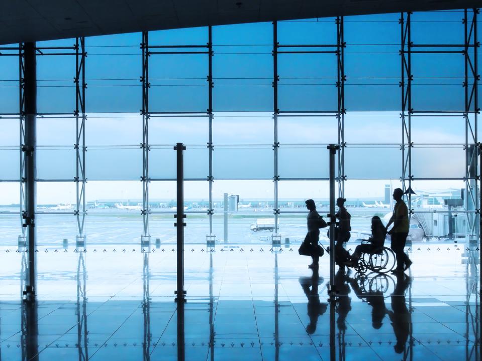 Passengers in the interior of an airport.