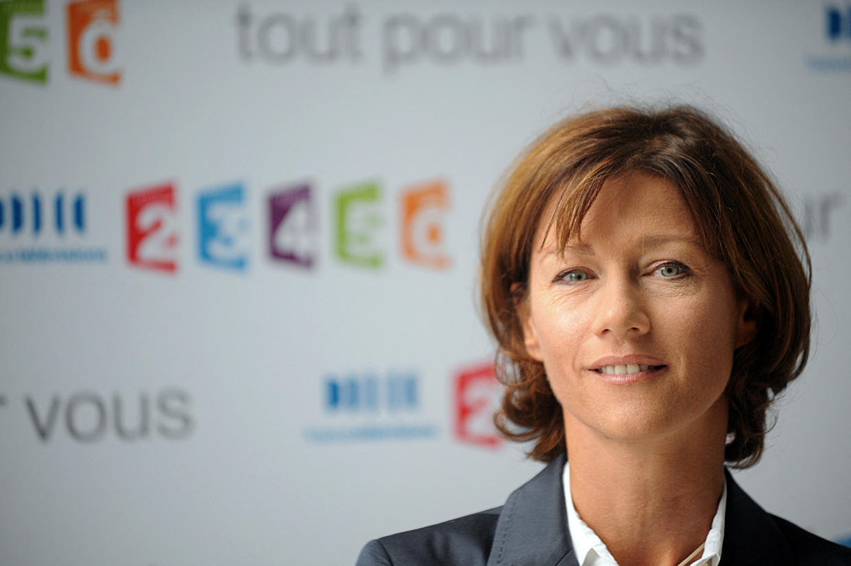 French TV host of the public media group France Television, Carole Gaessler poses during a press conference announcing the 2009/2010 TV programs, on August 27, 2009 in Paris.  AFP PHOTO / MARTIN BUREAU (Photo by MARTIN BUREAU / AFP) (Photo by MARTIN BUREAU/AFP via Getty Images)