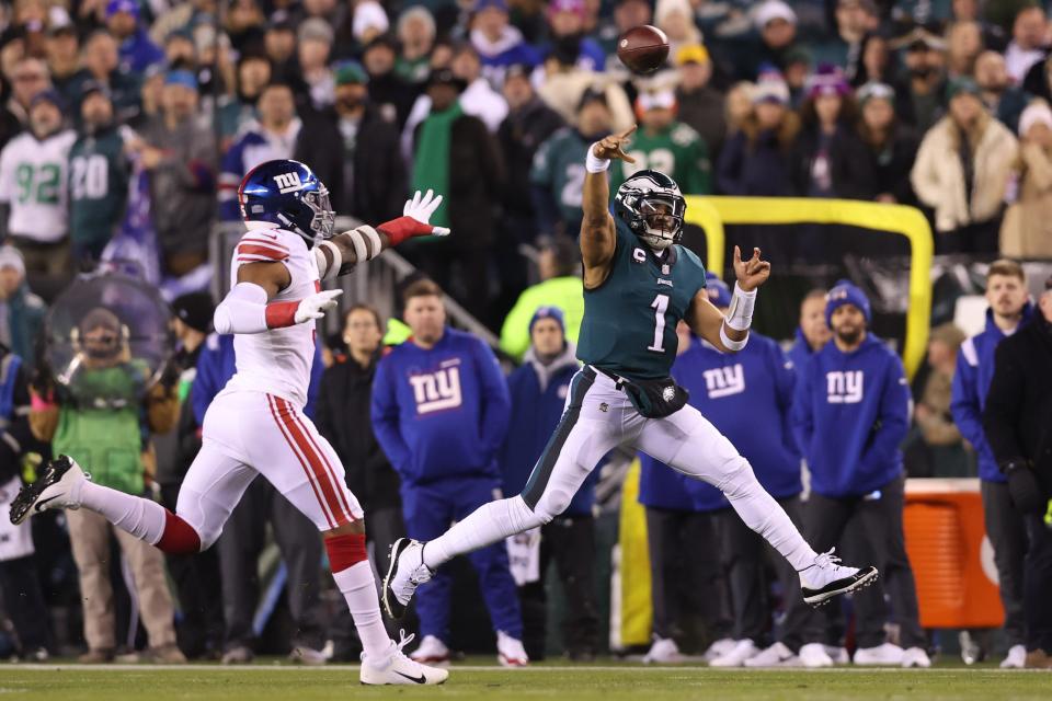 Philadelphia Eagles quarterback Jalen Hurts (1) passes against New York Giants defensive end Kayvon Thibodeaux (5) in the second quarter during an NFC divisional round game at Lincoln Financial Field.