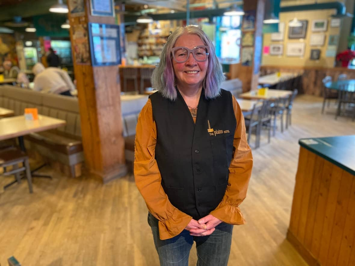 Longtime Bushwakker server Cheryl Tovey worked her last shift at the Regina brewpub on Dec. 31. (Kirk Fraser/CBC News - image credit)