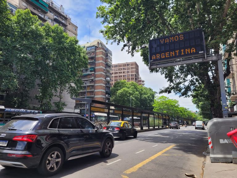 Los carteles electrónicos en la ciudad ya hacen alusión al Mundial