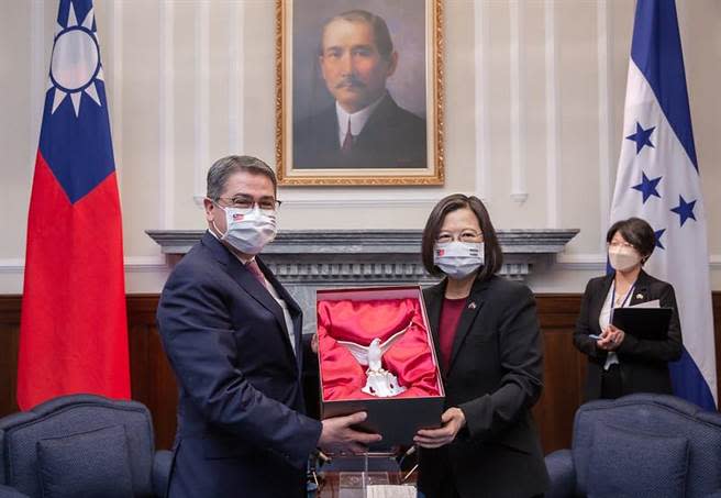 陸媒指宏都拉斯總統訪台是金元外交，外交部駁斥。總統府提供
