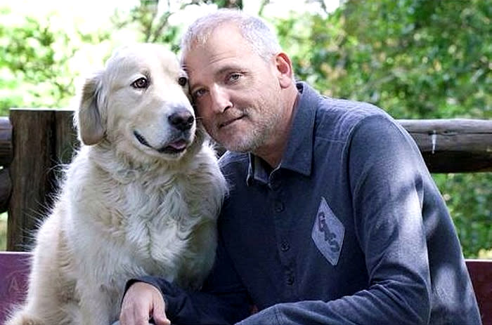 Jordi Rebellón con su perro