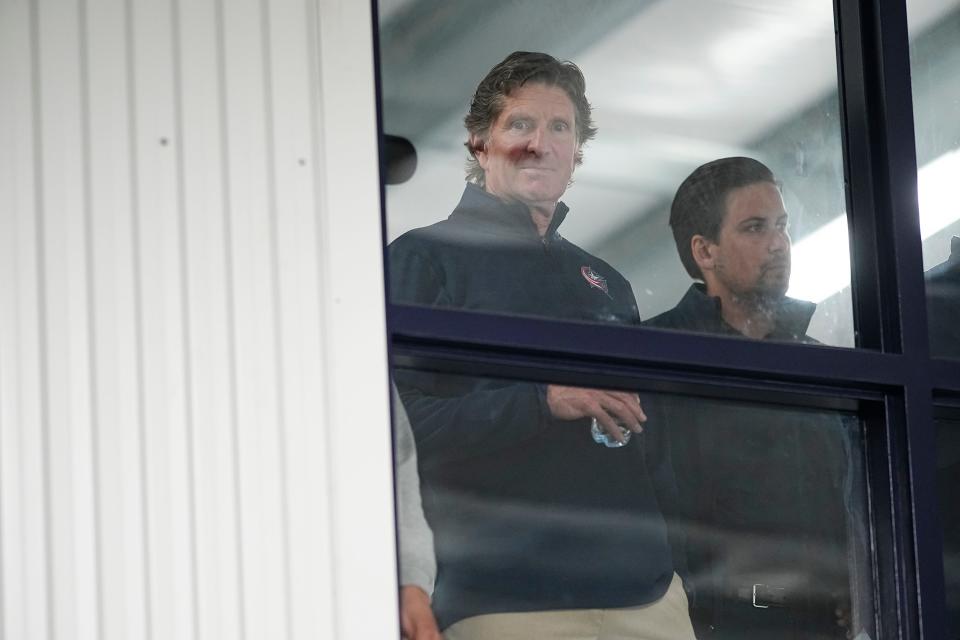 Jul 2, 2023; Columbus, Ohio, USA;  Head coach Mike Babcock watches players during the Columbus Blue Jackets development camp at the OhioHealth Chiller North in Lewis Center. 