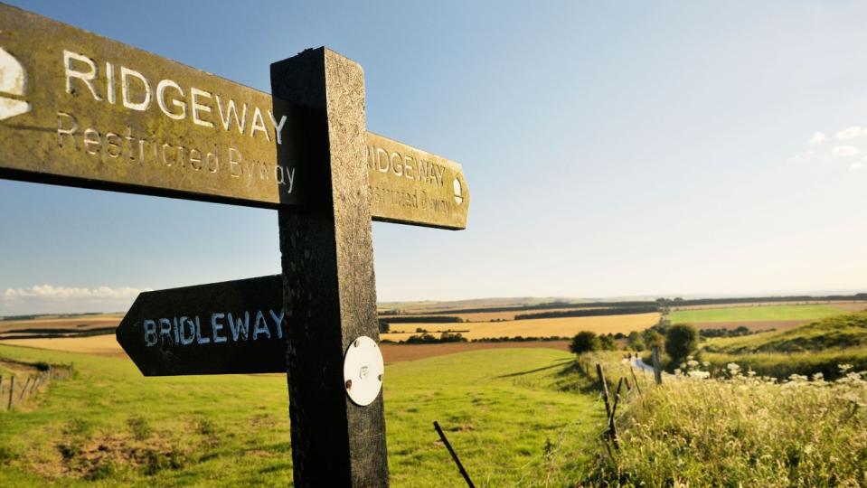 The Ridgeway between Uffington Castle and Wayland’s Smithy