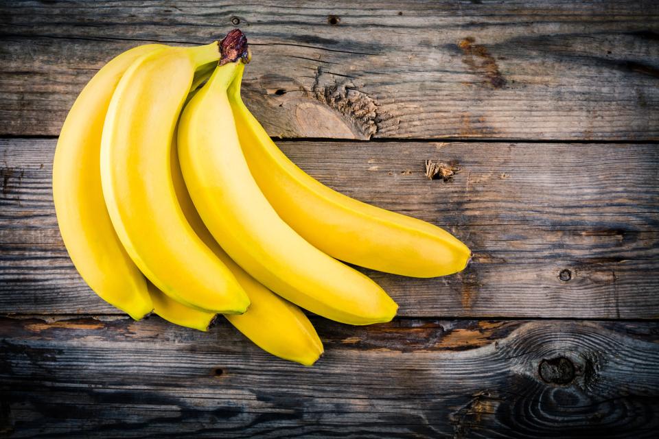Bei fast jeder konventionell angebauten Banane, die getestet wurde, entdeckte man wenigstens eines der Pestizide Imazalil und Bifenthrin auf der Schale. (Bild: Getty Images)