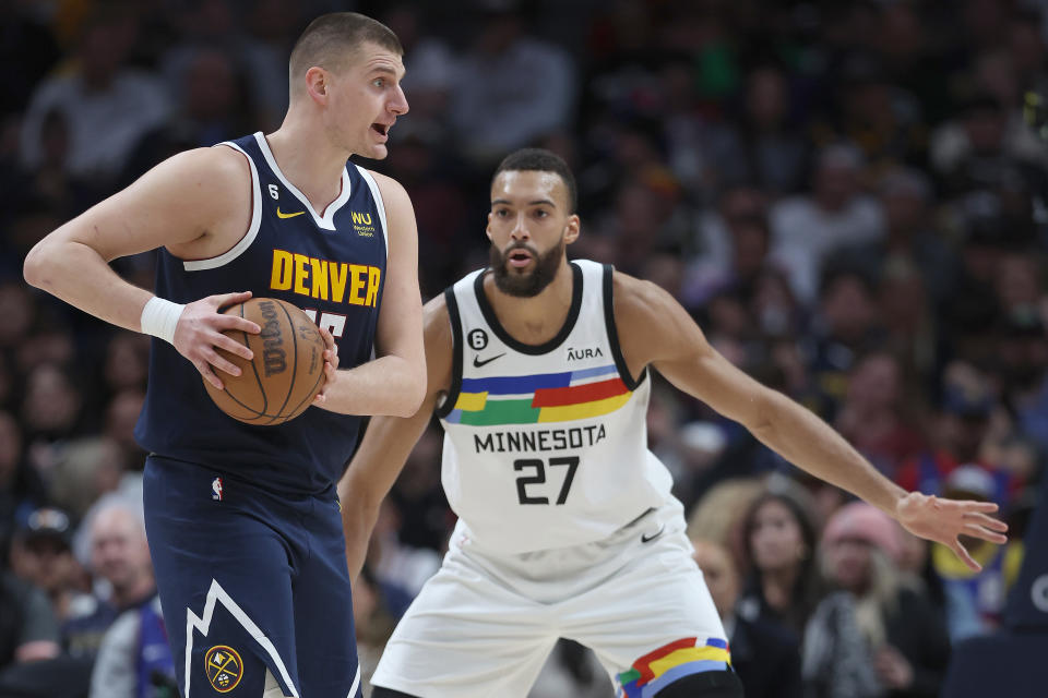 Nikola Jokic與Rudy Gobert。(Photo by Matthew Stockman/Getty Images)