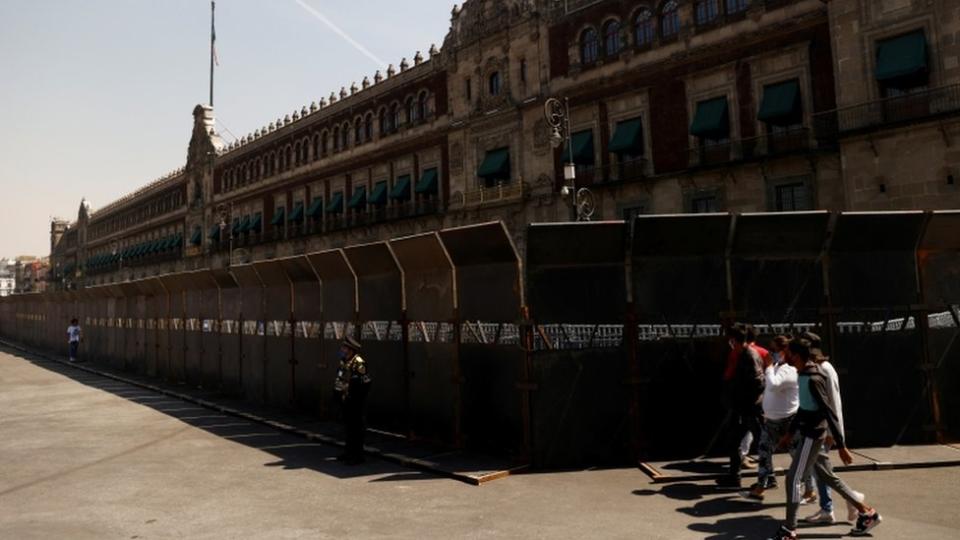 Valla en el Palacio Nacional de México.