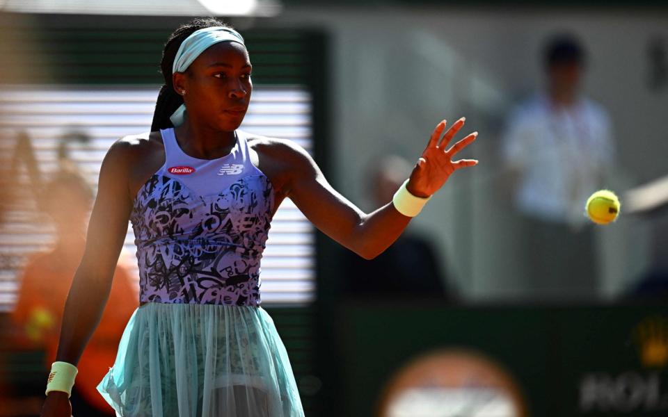 Gauff prepares to serve against Trevisan at the 2022 French Open - ANNE-CHRISTINE POUJOULAT /AFP