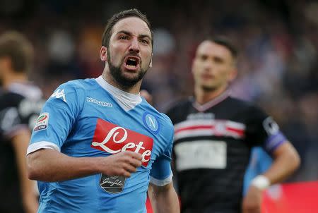 Football Soccer - Napoli v Carpi Serie A - San Paolo Stadium, Naples, Italy - 07/02/16. Napoli's Gonzalo Higuain celebrates after scoring against Carpi. REUTERS/Stringer