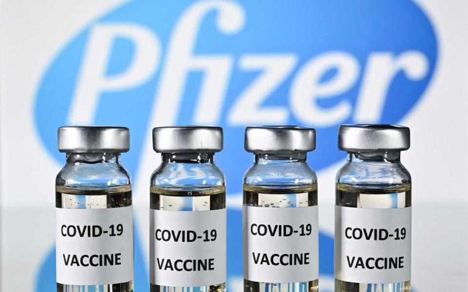 pfizer vax - JUSTIN TALLIS/AFP