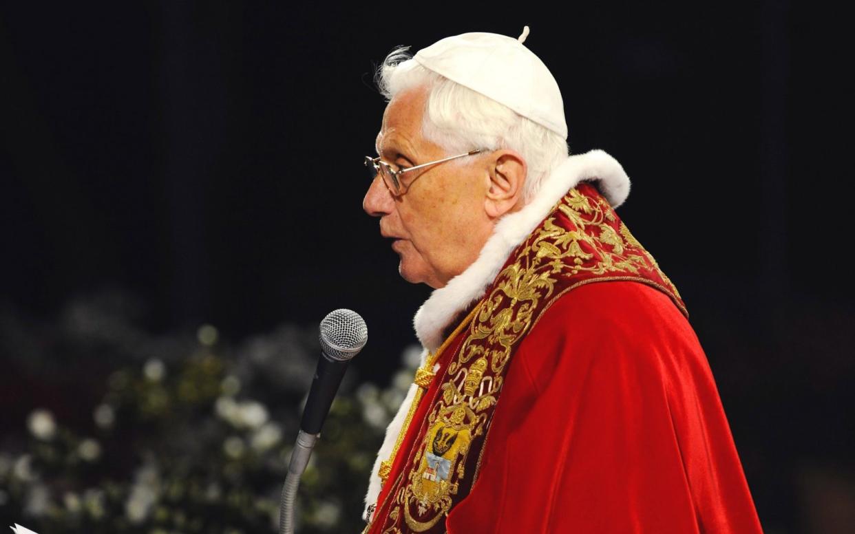 Benedict in winter mozzetta at the Colosseum in 2009 - Mondadori Portfolio