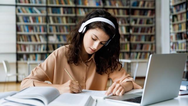 Students who listen to music while studying have a higher GPA: poll