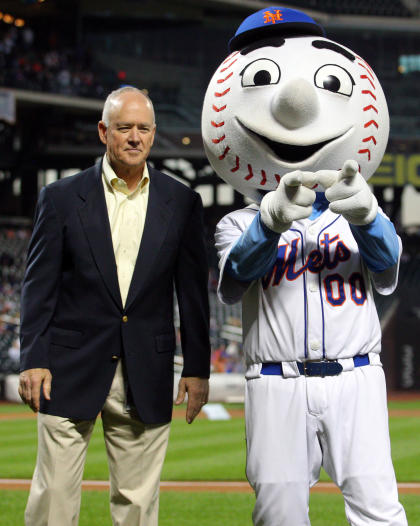 The Mets welcoming committee: Mr. Met and GM Sandy Alderson. (USA TODAY Sports)