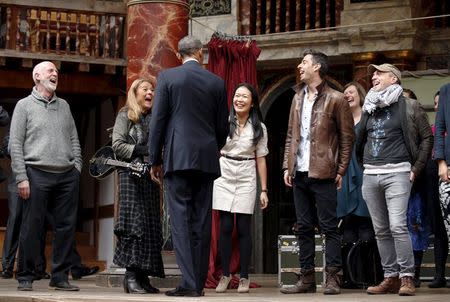 U.S. President Barack Obama greets performers after watching a selection of songs and excerpts from Hamlet during his visit to the Globe Theatre in London to mark the 400th anniversary of William Shakespeare's death April 23, 2016.REUTERS/Kevin Lamarque