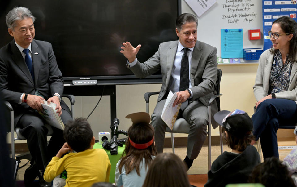 Los Angeles Unified schools Superintendent Alberto Carvalho, center, has hinted that the district will consider closing under-enrolled schools in the future. (Brittany Murray/MediaNews Group/Long Beach Press-Telegram/Getty Images)