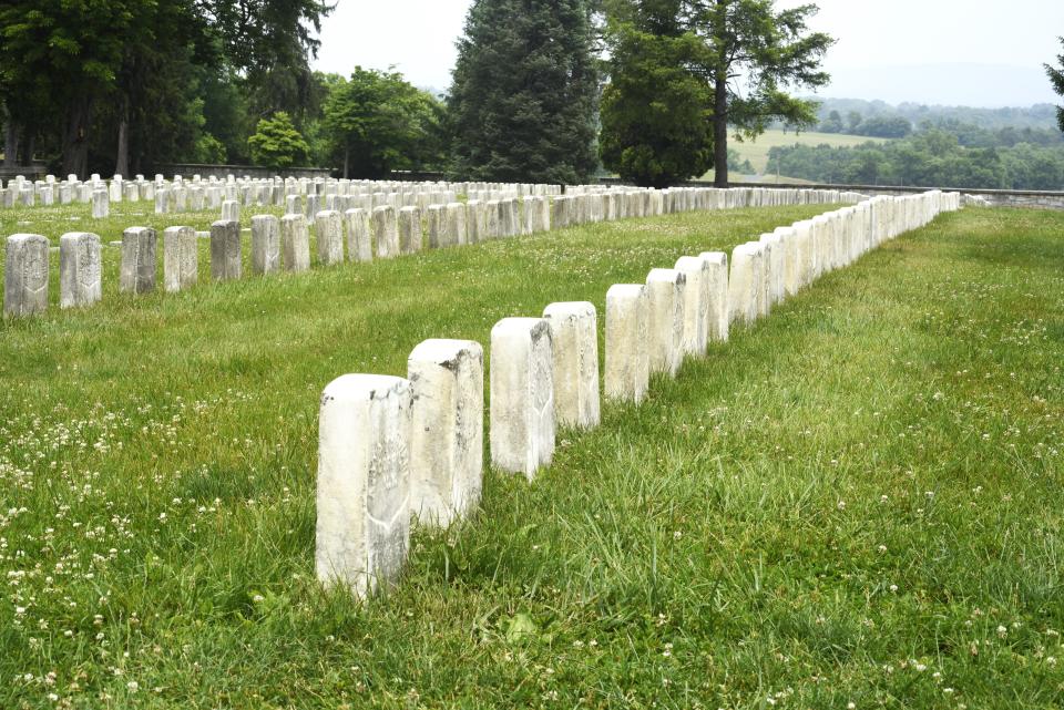 Lines of gravestones at Antietam National Battlefield cemetery