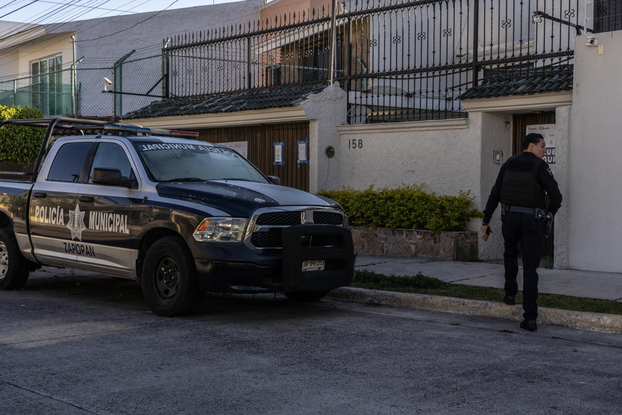 Un centro de llamadas en Guadalajara, México, en febrero. Ocho empleados del centro fueron hallados muertos tiempo después. (Alejandro Cegarra/The New York Times)