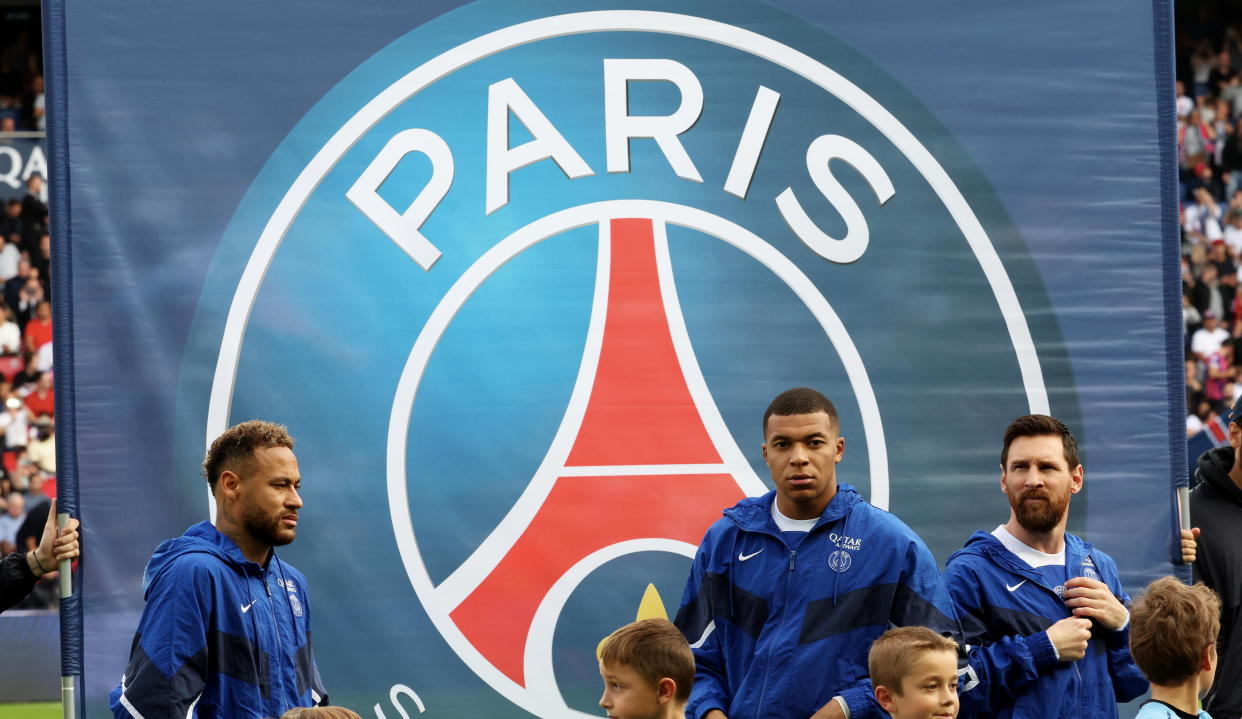 PARIS, FRANCE - OCTOBER 29: Neyamr Jr 10, Kylian Mbappe 7 and Lionel Messi 30 of Paris Saint-Germain pose before the Ligue 1 match between Paris Saint-Germain and ESTAC Troyes at Parc des Princes on October 29, 2022 in Paris, France. (Photo by Xavier Laine/Getty Images)