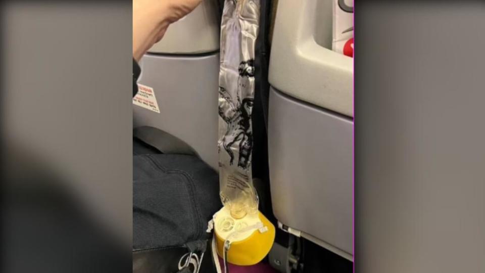 有乘客表示氧氣罩未能成功落下。（圖／翻攝自《每日郵報》）