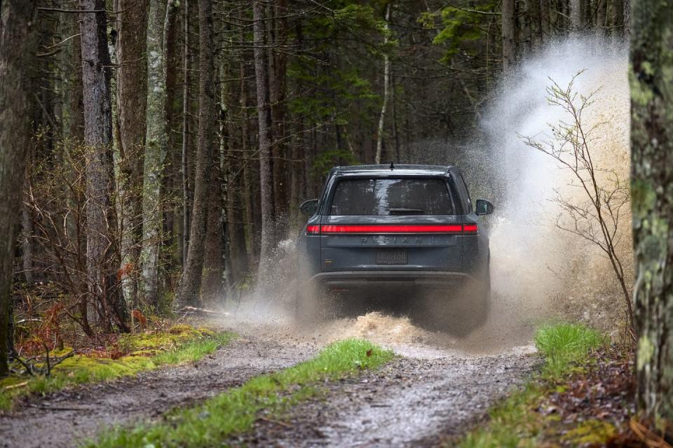 2025 rivian r1s