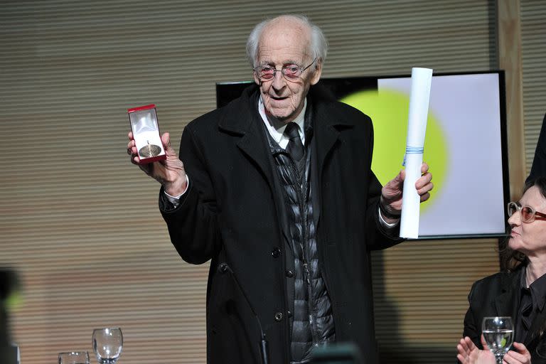 A sus 97 años, el novelista y director Manuel Antín recibió su distinción 