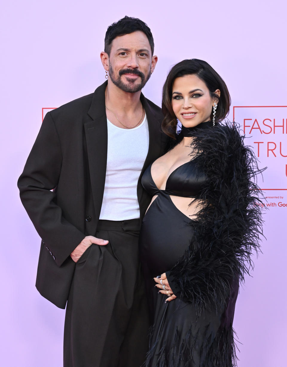 Closeup of Steve Kazee and Jenna Dewan