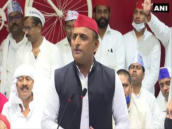 SP chief Akhilesh Yadav addressing a press conference in Lucknow on Thursday. [Photo/ANI]