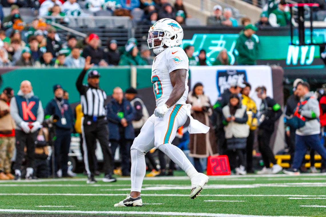 Miami Dolphins wide receiver Tyreek Hill (10) reacts running for a first down during first quarter of an NFL football game against the New York Jets at MetLife Stadium on Friday, Nov. 24, 2023 in East Rutherford, New Jersey. David Santiago/dsantiago@miamiherald.com