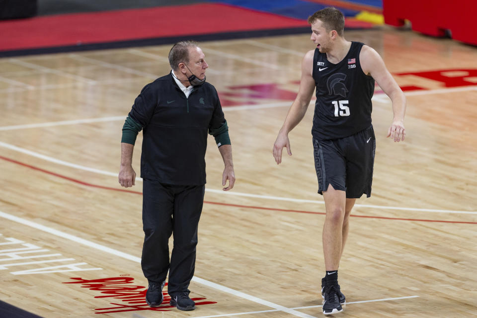 Michigan State head coach Tom Izzo talks to Michigan State forward Thomas Kithier (15) in the first half during an NCAA college basketball game against Nebraska on Saturday, Jan., 2, 2021, in Lincoln, Neb. (AP Photo/John Peterson)