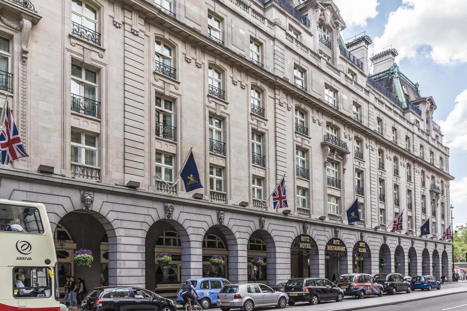 The world-famous Ritz hotel in London (Shutterstock / Kiev.Victor)