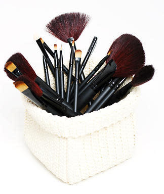 How to Clean Your Makeup Brushes