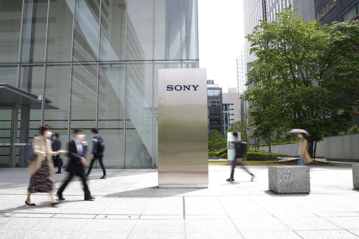 Sony plans bid against Blackstone and KKR for .3 billion manga app
