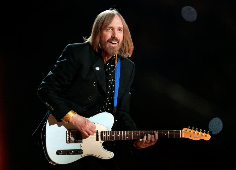 FILE PHOTO: Singer Tom Petty and the Heartbreakers perform during the half time show of the NFL's Super Bowl XLII football game between the New England Patriots and the New York Giants in Glendale, Arizona, U.S., February 3, 2008.   REUTERS/Jeff Haynes/File Photo