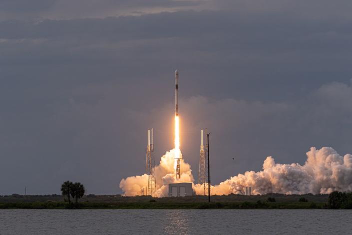 SpaceX Falcon 9 AMOS 17 Aug. 6 2019. Picture taken by Jon Galed