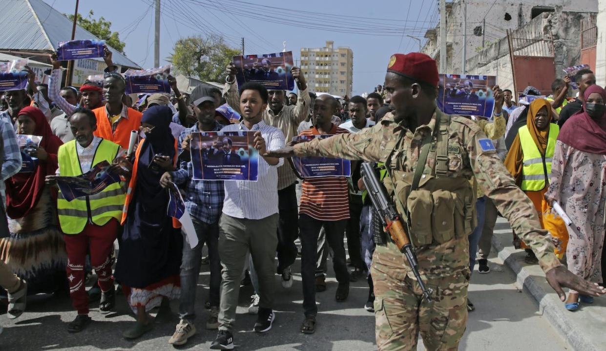 A Somali soldier controls the crowd at a protest in the capital Mogadishu on Jan.3, 2024. <a href="https://newsroom.ap.org/detail/SomaliaDemonstration/537cb16b632d4e2d9693cef382a1a274/photo?Query=somaliland&mediaType=photo&sortBy=creationdatetime:desc&dateRange=Anytime&totalCount=184&currentItemNo=0" rel="nofollow noopener" target="_blank" data-ylk="slk:AP Photo/Farah Abdi Warsameh;elm:context_link;itc:0;sec:content-canvas" class="link ">AP Photo/Farah Abdi Warsameh</a>