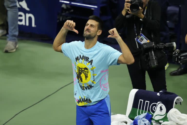 Novak Djokovic y su remera de homenaje a Kobe Bryant