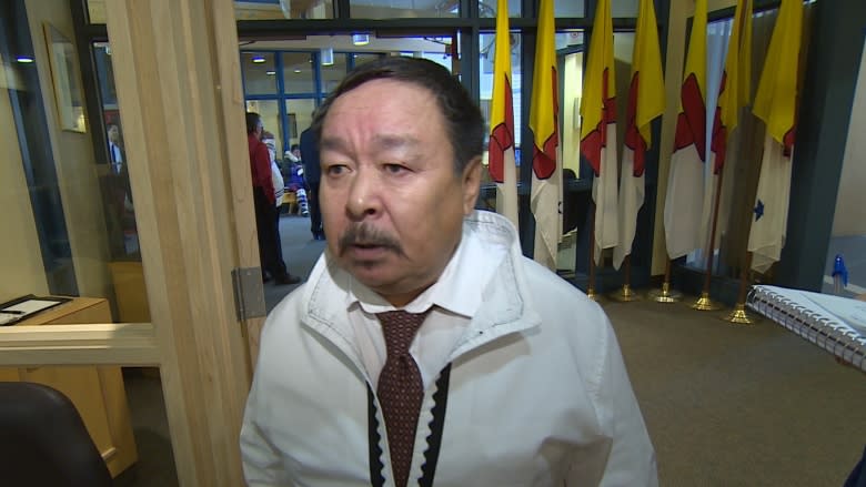 Former mayors vying to unseat Pauloosie Keyootak in Uqqummiut