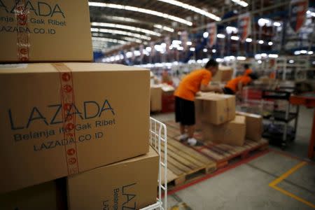 FILE PHOTO: Employees at online retailer Lazada fill orders at the company's warehouse in Jakarta, Indonesia April 15, 2016. REUTERS/Darren Whiteside/File Photo