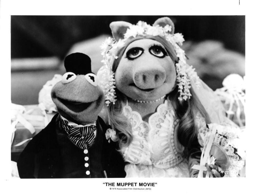 Kermit the Frog/Jim Henson and Miss Piggy/Frank Oz on set of "The Muppet Movie" in 1979. (Photo by Michael Ochs Archives/Getty Images)