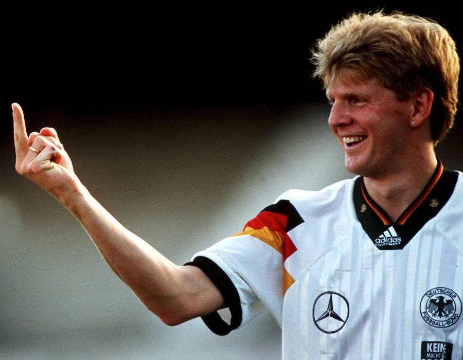 Der legendäre "Stinkefinger" von STEFAN EFFENBERG geht um die Welt. Der damals 25-Jährige erlaubte sich bei der WM 1994 einen Aussetzer, der ihn seinen Platz in der deutschen Nationalmannschaft kostet