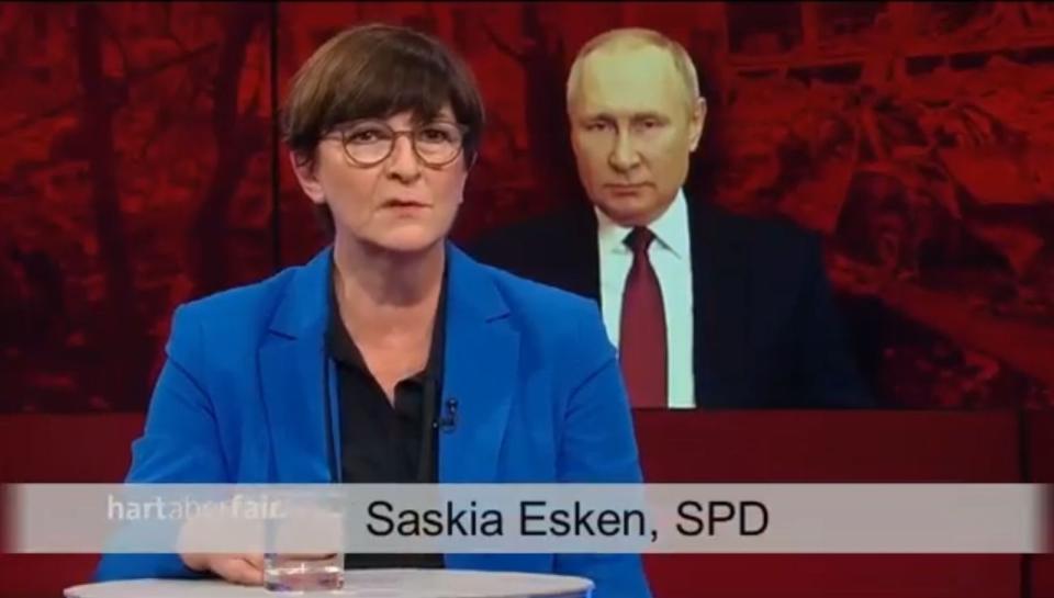"Ich glaube, dass wir mittlerweile in einer Situation angekommen sind, in der wir zu nichts 'niemals' sagen sollten": Saskia Esken ließ am Montagabend bei "Hart aber fair" mit diesem Statement aufhorchen. (Bild: WDR / Screenshot)