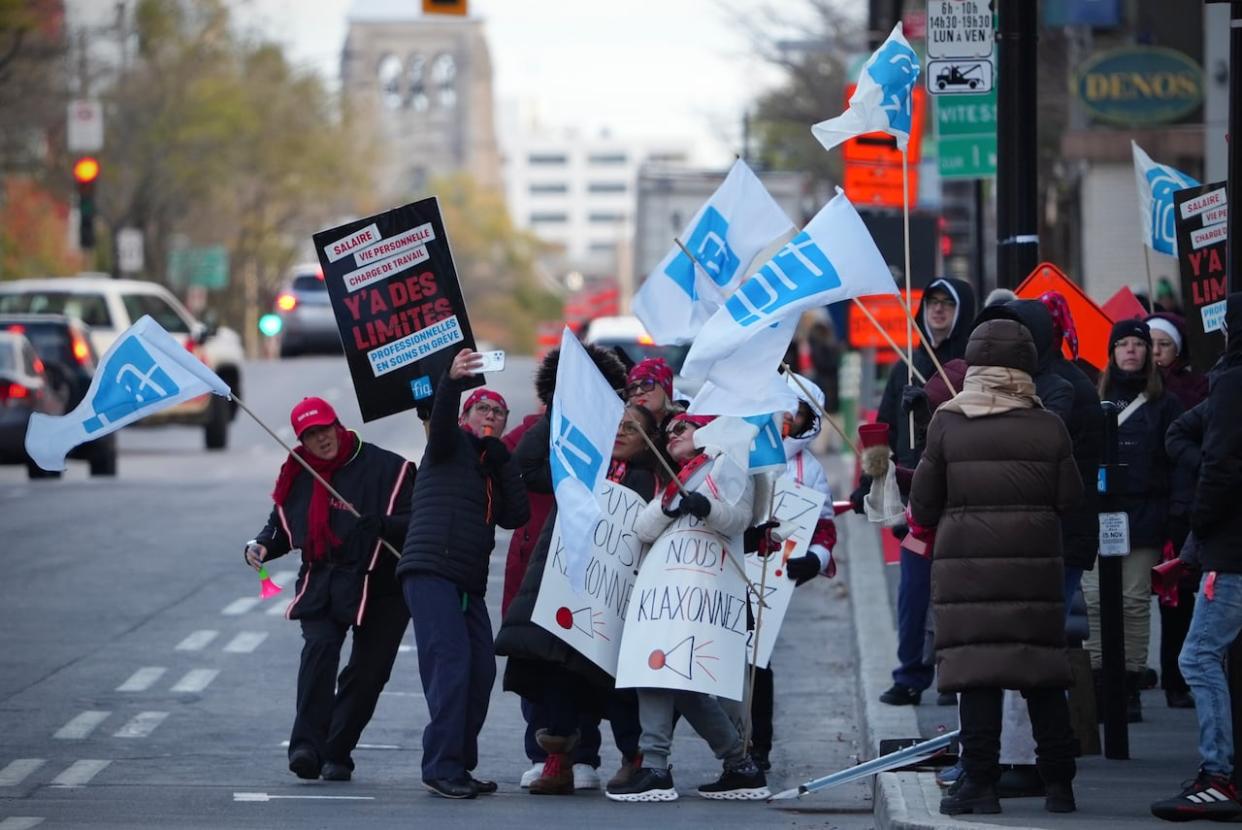 The Fédération interprofessionnelle de la santé du Québec (FIQ) is demanding better salaries and work conditions. (Simon-Marc Charron/Radio-Canada - image credit)