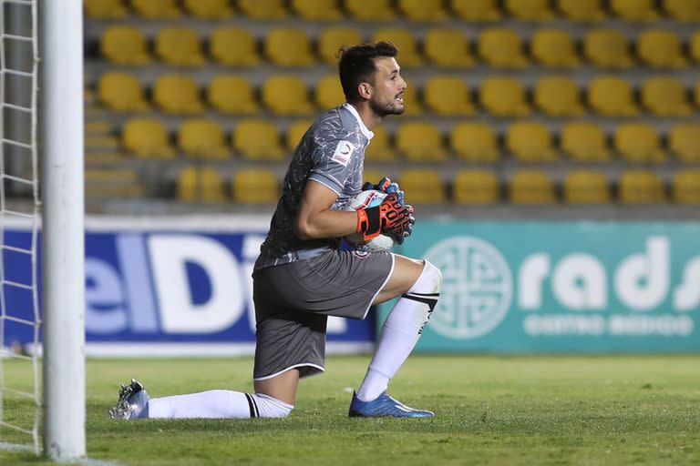 Alexis Martín Arias, ex arquero de Gimnasia La Plata, tuvo coronavirus y es acusado de haber evadido cuatro tests PCR para poder seguir jugando partidos en La Calera.