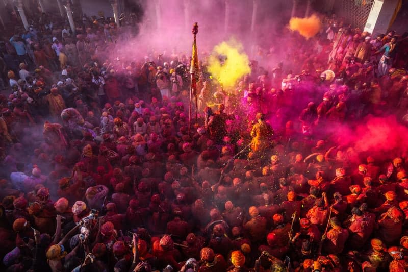Hindu devotees throw Gulal colors on each other during the celebrations of the Holi Festival in Margura. Saurabh Sirohiya/Zuma Press/dpa