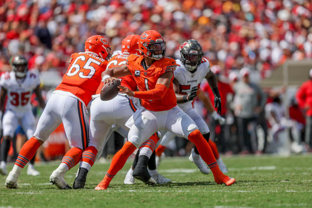 Bears' Justin Fields throws brutal interception off Commanders