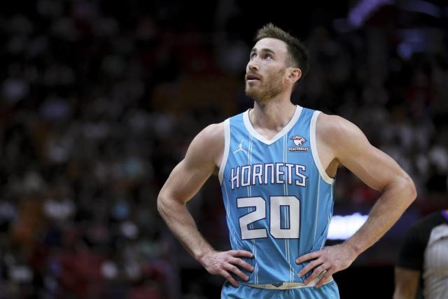 Gordon Hayward healthy (for now), doing it all for Charlotte