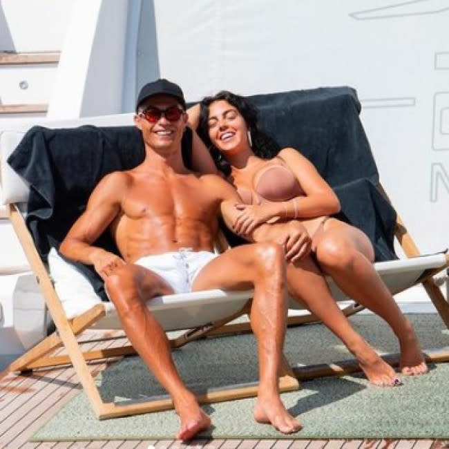 Georgina Rodríguez y Cristiano Ronaldo en una foto de Instagram credit:Bang Showbiz