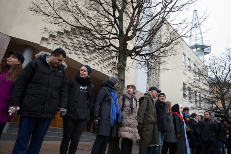 Temperatures in the mid-30s (Fahrenheit) and light rain were no match for warm hearts, jackets, scarves and gloves.